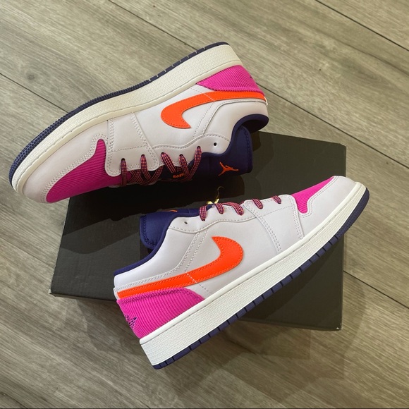 💜💕Air Jordan 1 Low GS 🍇 Barely Grape 💕💜 - Picture 5 of 8